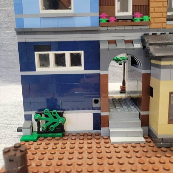 Lego Creator 10246 Detective's Office - Picture 13 of 16
